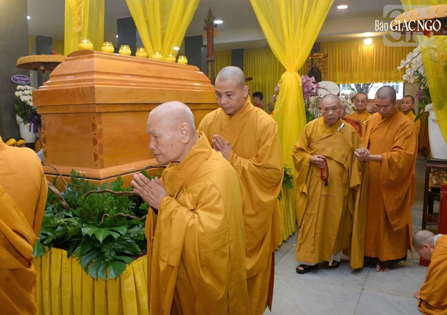 Hữu nhiễu kim quan vị giáo phẩm đã có nhiều đóng góp lớn lao cho Đạo pháp và Dân tộc