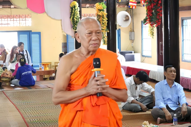 Hòa thượng Thạch Sok Xane chia sẻ ý nghĩa lễ dâng y Kathina