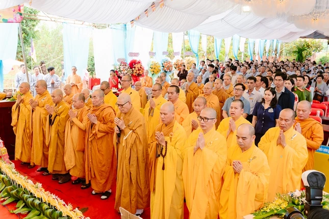 Chư tôn đức, đại biểu, Phật tử tham dự