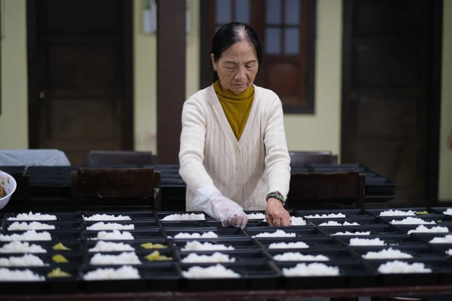 1.000 phần cơm sẽ được tiếp tục gửi đến đồng bào vùng lũ trong ngày hôm nay, 30-10