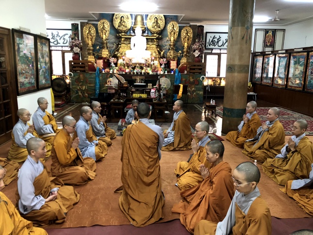 Chư Ni thính giới