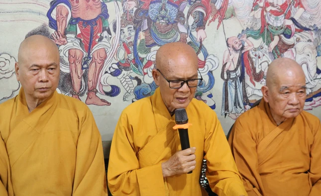 Hòa thượng Thích Tâm Linh ban đạo từ