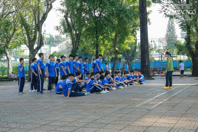 Các em học sinh, sinh viên cũng thường tập trung về đây sinh hoạt ngoại khóa, vui chơi