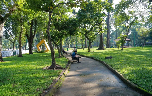 Năm 1983, chính quyền TP.HCM quyết định di dời hàng nghìn ngôi mộ ở nghĩa trang Mạc Đĩnh Chi về nghĩa trang Lái Thiêu (Bình Dương cũ)