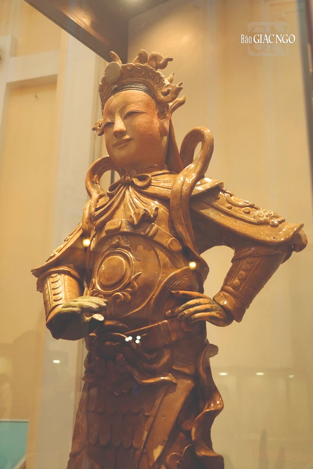 Tượng Hộ pháp, gốm phủ men nâu, thế kỷ XIX - XX