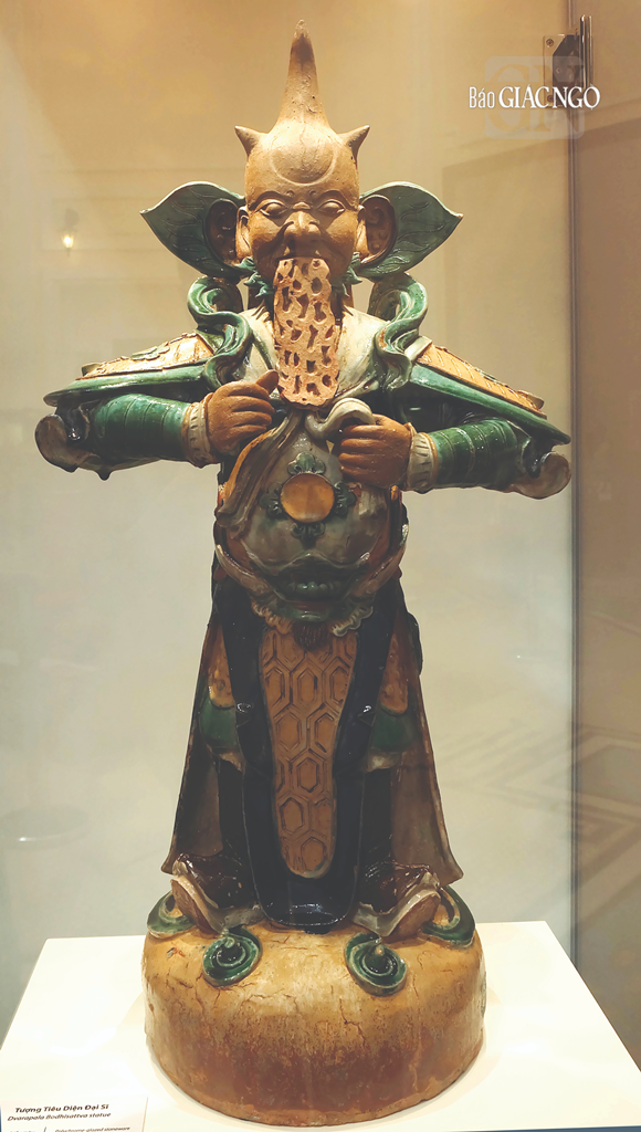 Tượng Tiêu Diện Đại sĩ, gốm phủ men nhiều màu, cuối thế kỷ XX