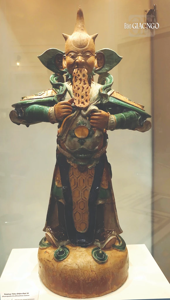 Tượng Tiêu Diện Đại sĩ, gốm phủ men nhiều màu, cuối thế kỷ XX