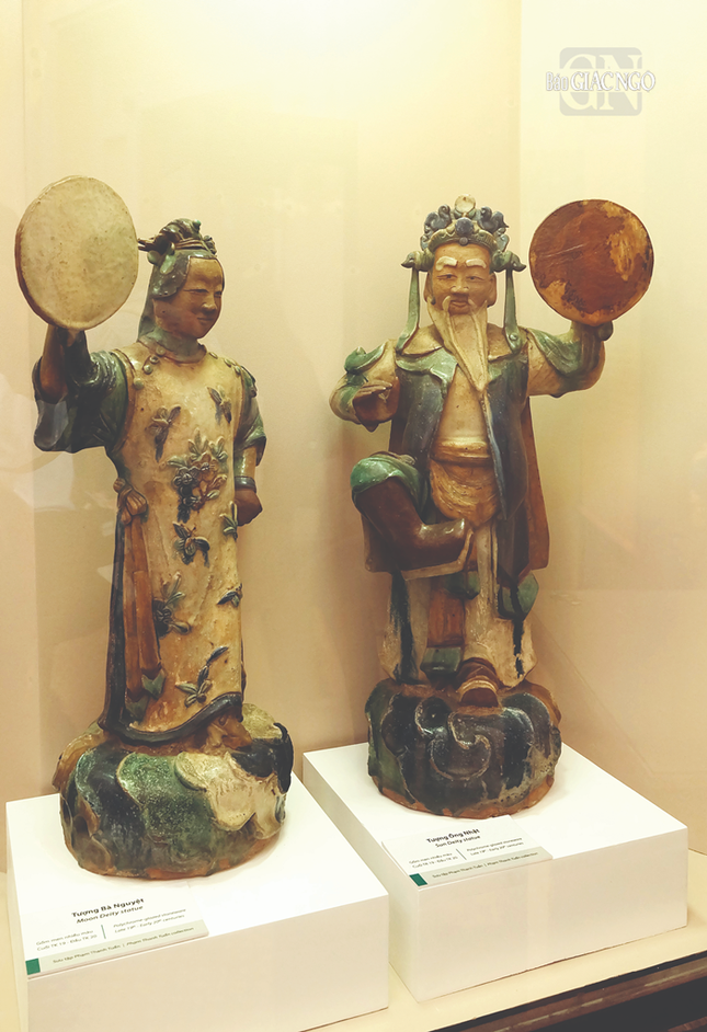 Cặp tượng ông Nhật bà Nguyệt thường được bài trí trên phần nóc tiền điện của các công trình chùa chiền, miếu vũ xưa tại miền Nam