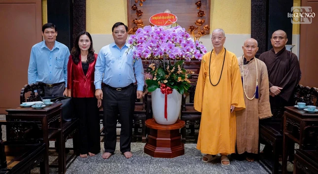 Lãnh đạo Bộ Dân tộc và Tôn giáo, Ban Tôn giáo Chính phủ thăm Đức Pháp chủ nhân kỷ niệm 44 năm ngày thành lập GHPGVN Lãnh đạo Bộ Dân tộc và Tôn giáo, Ban Tôn giáo Chính phủ thăm Đức Pháp chủ nhân kỷ niệm 44 năm ngày thành lập GHPGVN