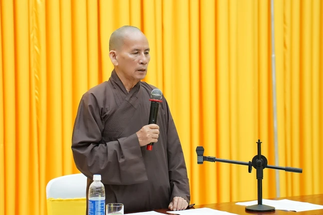 Hòa thượng Thích Thiện Thống phát biểu chỉ đạo