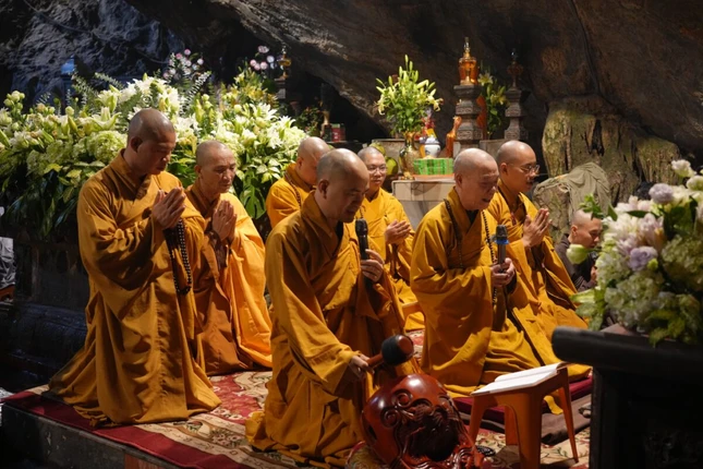 Hòa thượng Thích Bảo Nghiêm chủ trì khóa lễ