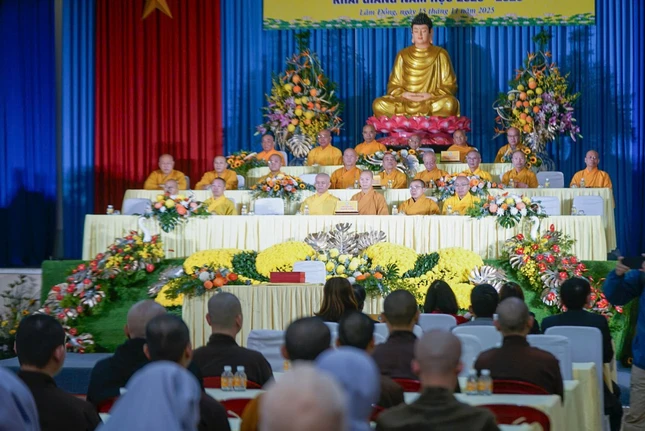 Chư tôn giáo phẩm chứng minh buổi lễ