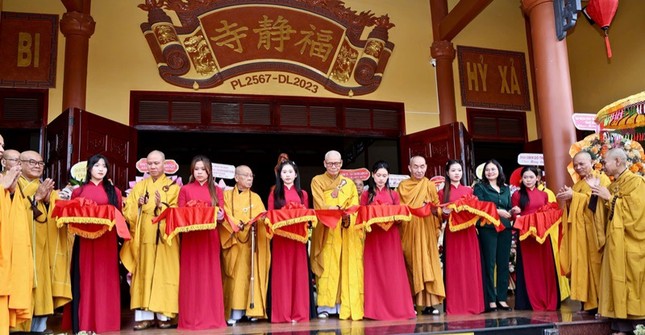 Cắt băng khánh thành ngôi đại hùng bảo điện chùa Phước Tịnh