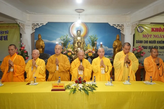 Niệm Phật cầu gia hộ