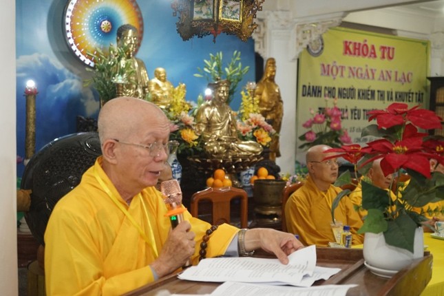 Thượng tọa Thích Nhuận Hòa phát biểu khai mạc