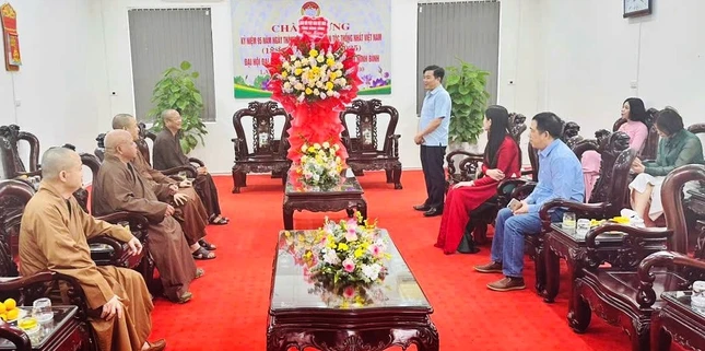 Ông Đinh Trường Sơn, Phó Chủ tịch Ủy ban MTTQVN tỉnh Ninh Bình phát biểu tri ân