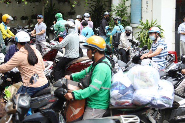 Những chuyến xe chở đầy ắp sự nghĩa tình của người dân TP.HCM gửi đến đồng bào vùng bão lũ - Ảnh: Bảo Phương Những chuyến xe chở đầy ắp sự nghĩa tình của người dân TP.HCM gửi đến đồng bào vùng bão lũ - Ảnh: Bảo Phương