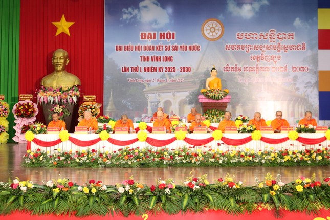 Chư tôn đức chứng minh