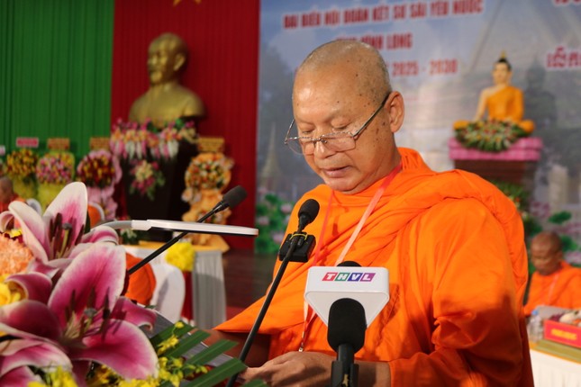 Thượng tọa Sơn Ngọc Huynh báo cáo tổng kết hoạt động