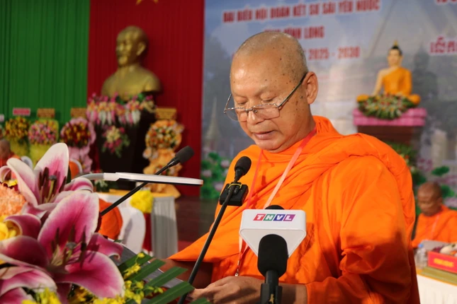 Thượng tọa Sơn Ngọc Huynh báo cáo tổng kết hoạt động