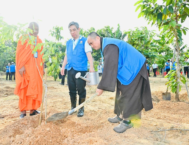 Ông Nguyễn Phước Lộc bày tỏ mong muốn việc làm ý nghĩa này sẽ được nhân lên từ các đại biểu, các tổ chức thành viên MTTQVN