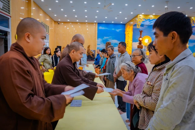 San sẻ những yêu thương San sẻ những yêu thương