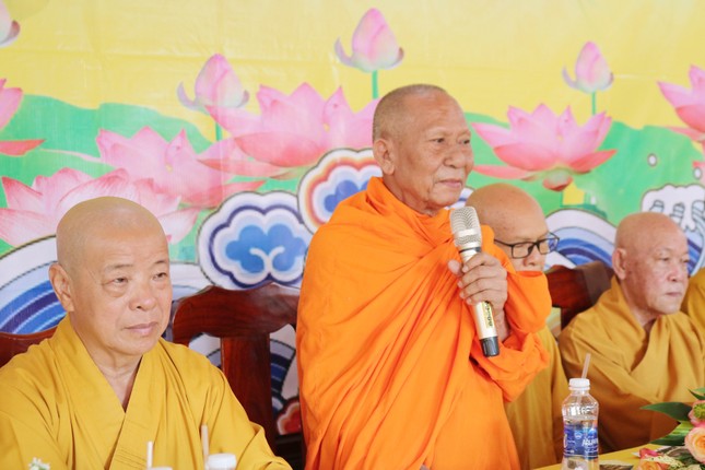 Hòa thượng Thạch Sok Xane ban đạo từ