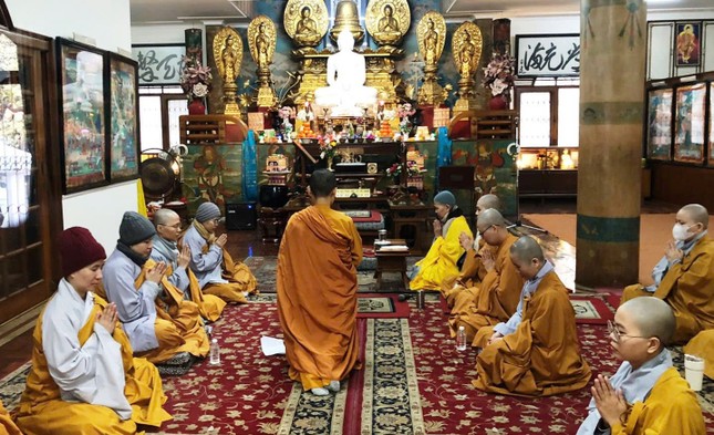 Chư Ni thính giới