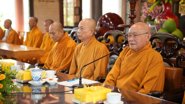 Trưởng lão Hòa thượng Thích Nhật Quang ban huấn từ