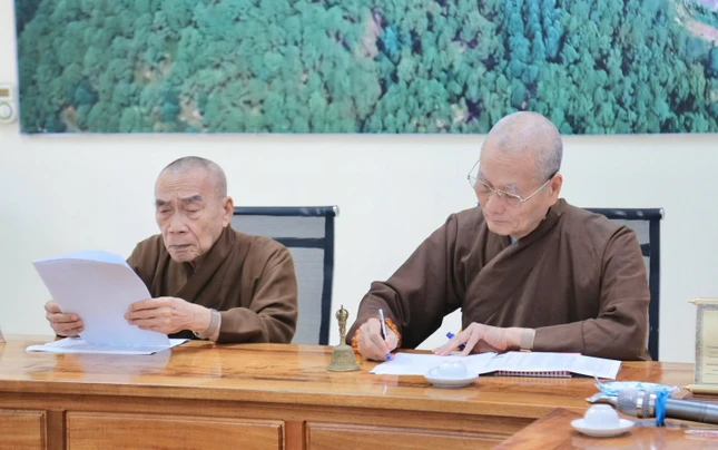 Trưởng lão Hòa thượng Thích Quang Nhuận, Thành viên Hội đồng Chỉ đạo Học viện và Hòa thượng Thích Hải Ấn, Viện trưởng Học viện