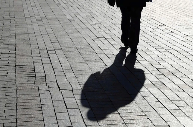 Những dấu vết nghiệp giống như những tấm ảnh chúng ta chụp từ mỗi kinh nghiệm. Mỗi một phản ứng nắm lấy hay ghét bỏ với mỗi một kinh nghiệm – với những kỷ niệm, cảm giác, tri giác giác quan, hay những tư tưởng – thì giống như chụp một tấm ảnh