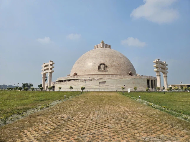 Bảo tàng - Tháp kỷ niệm Buddha Samyak Darshan