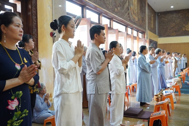 Phật tử tham dự lễ