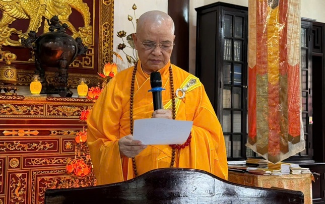 Hòa thượng Thích Huệ Phước cung tuyên tiểu sử Đức vua - Phật hoàng Trần Nhân Tông