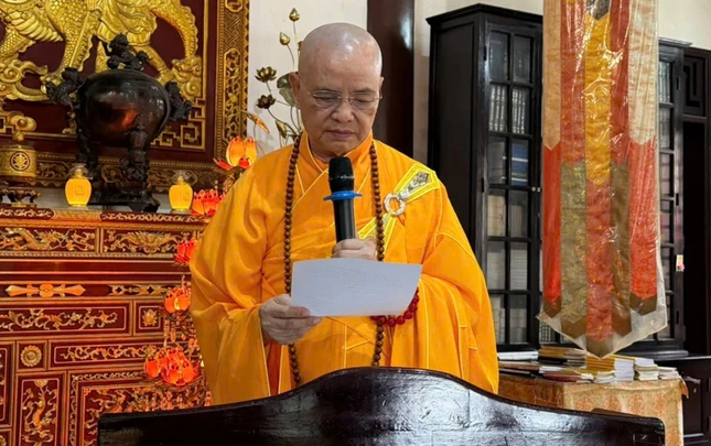 Hòa thượng Thích Huệ Phước cung tuyên tiểu sử Đức vua - Phật hoàng Trần Nhân Tông