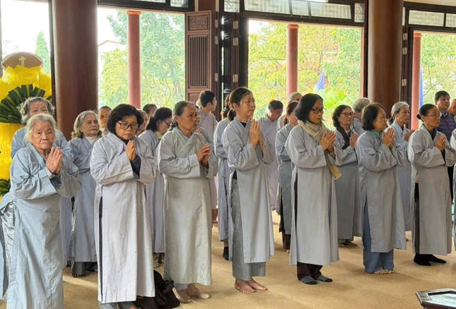 Phật tử tham dự lễ