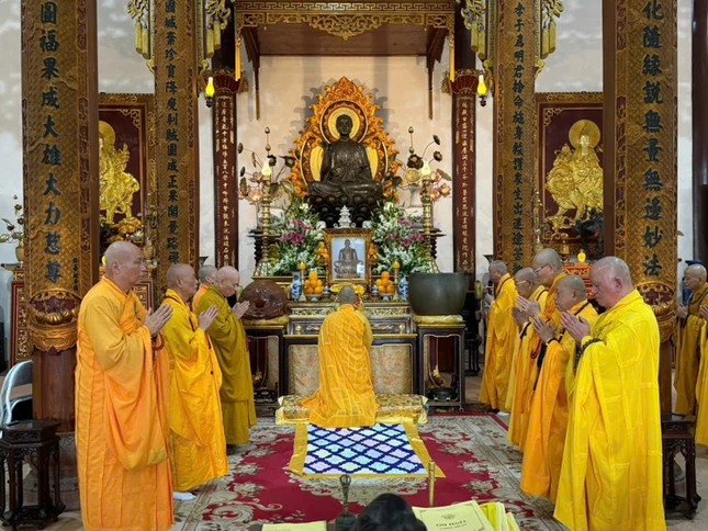 Khóa lễ tưởng niệm được tổ chức tại chánh điện tổ đình Từ Đàm