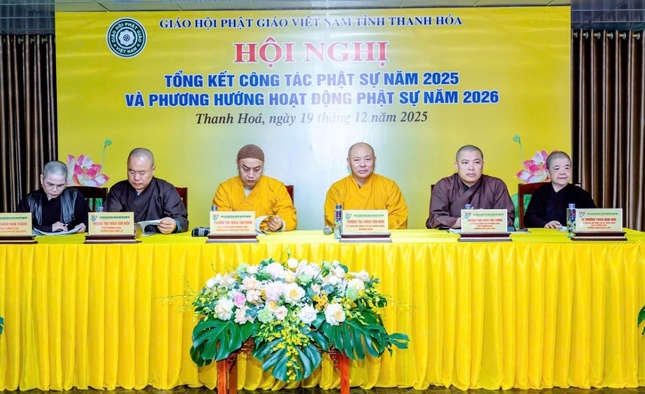 Chư tôn đức chủ tọa hội nghị