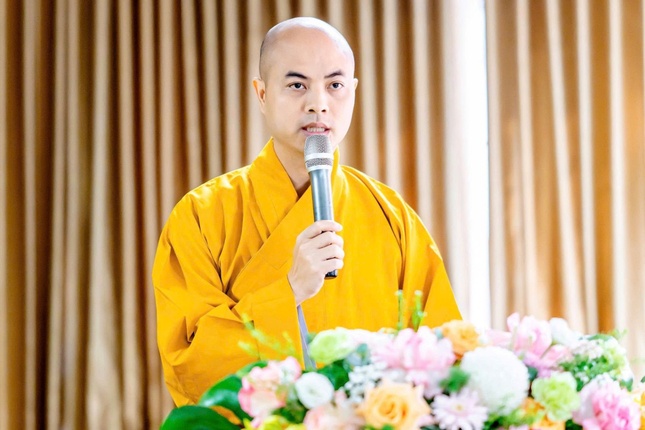 Đại đức Thích Nguyên Phong, Chánh Thư ký Ban Trị sự Phật giáo tỉnh đọc báo cáo tổng kết