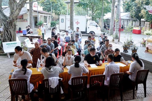 Có 450 Tăng Ni, Phật tử và người dân tham gia hiến máu đợt này