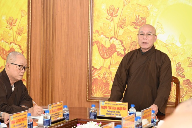 Thượng tọa Thích Nhuận Bảo chủ trì phiên họp