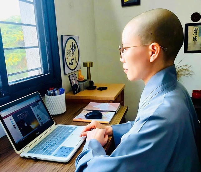 Sư cô Thích nữ Huệ Đức đọc Giác Ngộ online