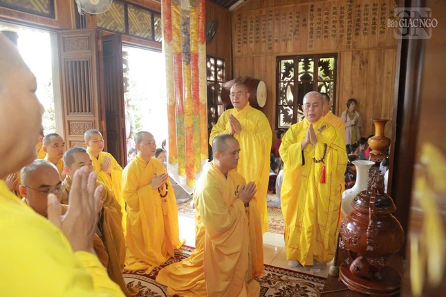 Môn đồ pháp quyến thành kính tưởng niệm