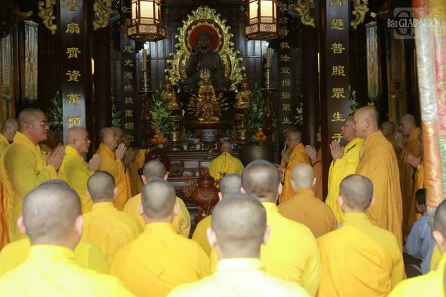 Khóa lễ cúng ngọ theo nghi thức thiền môn cố đô Huế