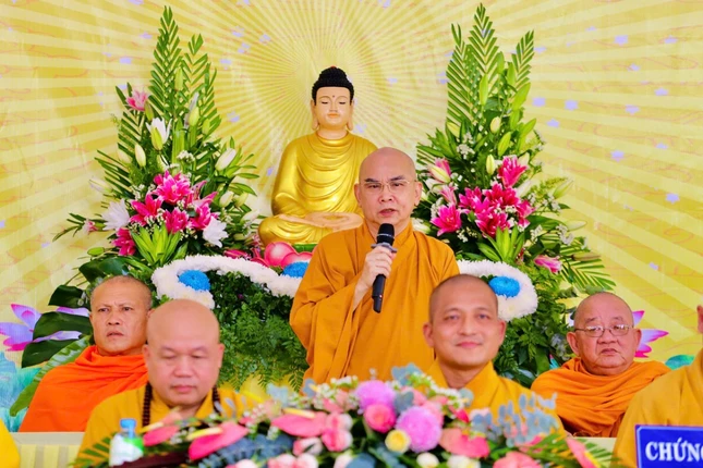 Hòa thượng Thích Tĩnh Cường ban đạo từ