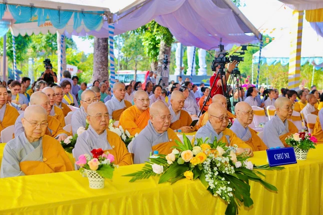 Chư tôn đức Ni tham dự