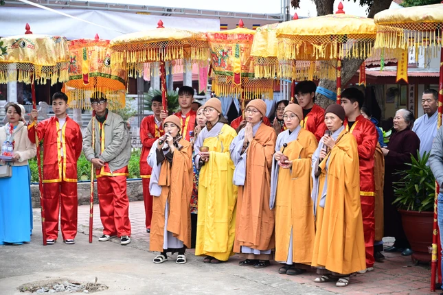 Chư Ni cử hành khóa lễ Chư Ni cử hành khóa lễ