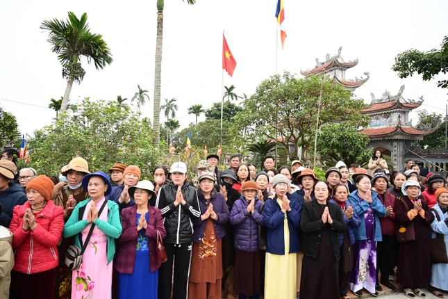 Phật tử tham dự lễ Phật tử tham dự lễ