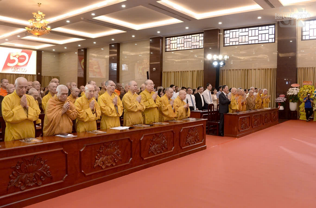 Chư tôn giáo phẩm cùng toàn thể hội chúng niệm Phật cầu gia bị