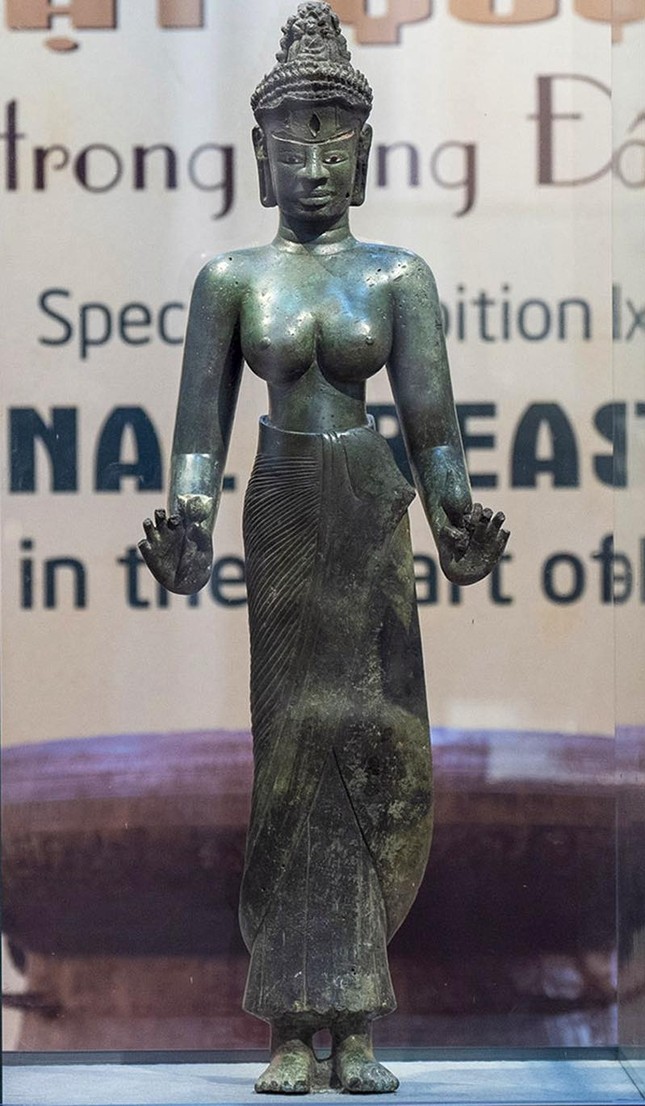 Tượng Bồ-tát Tara trưng bày tại Bảo tàng Điêu khắc Chăm Đà Nẵng, ngày 19-11-2025 - Ảnh: Nguyễn Đông